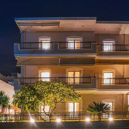 Vakakis-Me Apartments Palaiochora Bagian luar foto