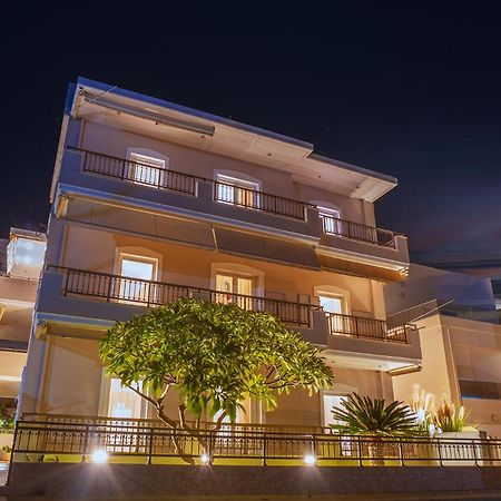 Vakakis-Me Apartments Palaiochora Bagian luar foto