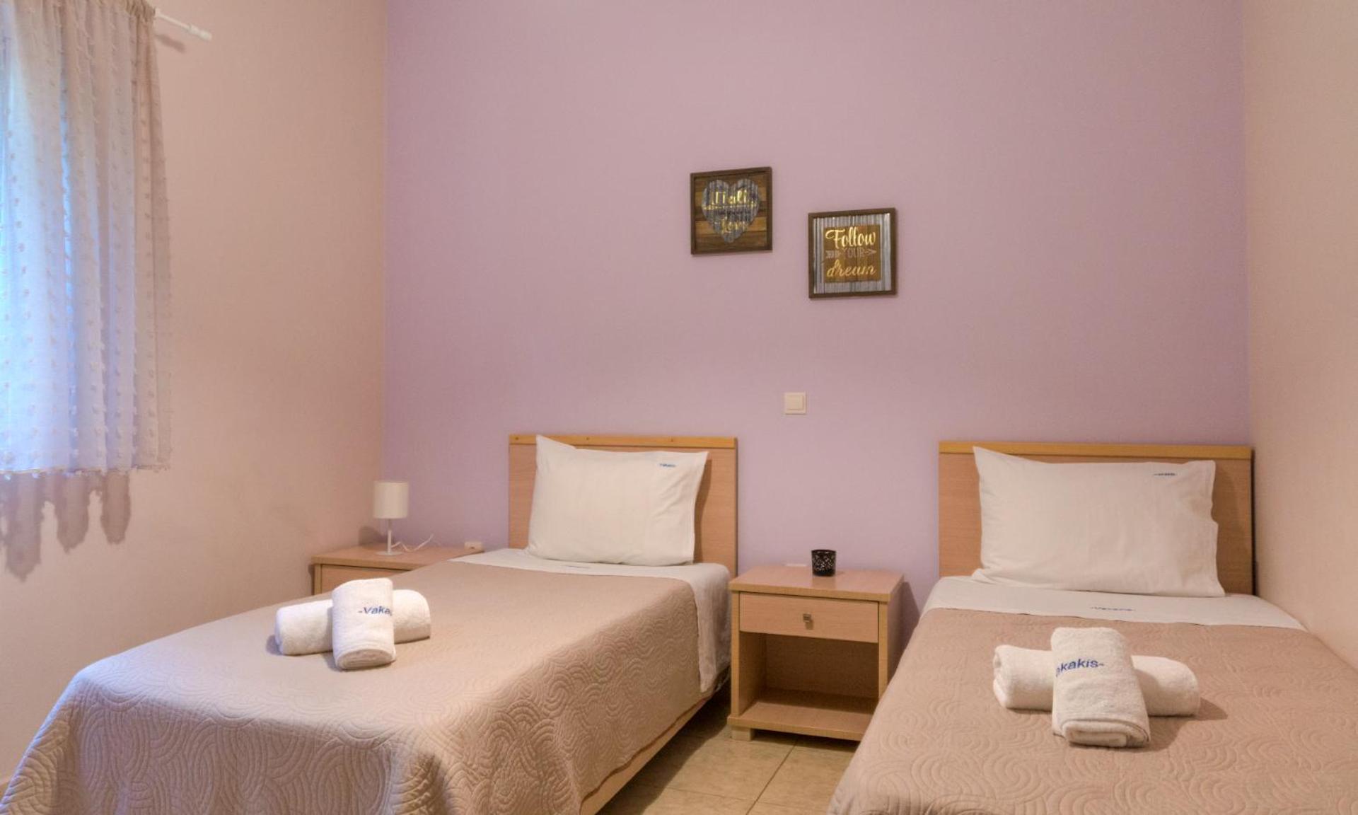 Vakakis-Me Apartments Palaiochora Bagian luar foto