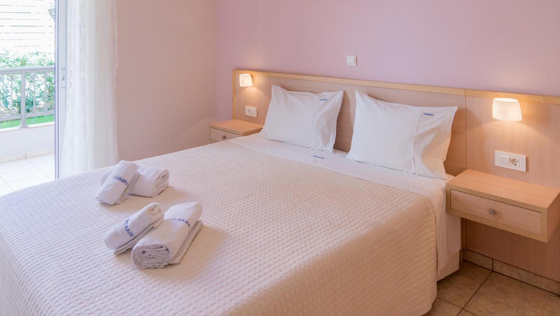 Vakakis-Me Apartments Palaiochora Bagian luar foto