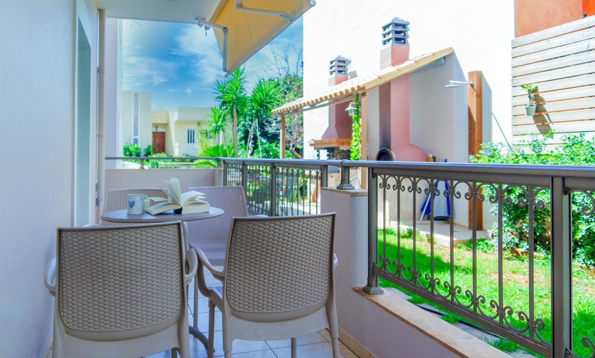 Vakakis-Me Apartments Palaiochora Bagian luar foto
