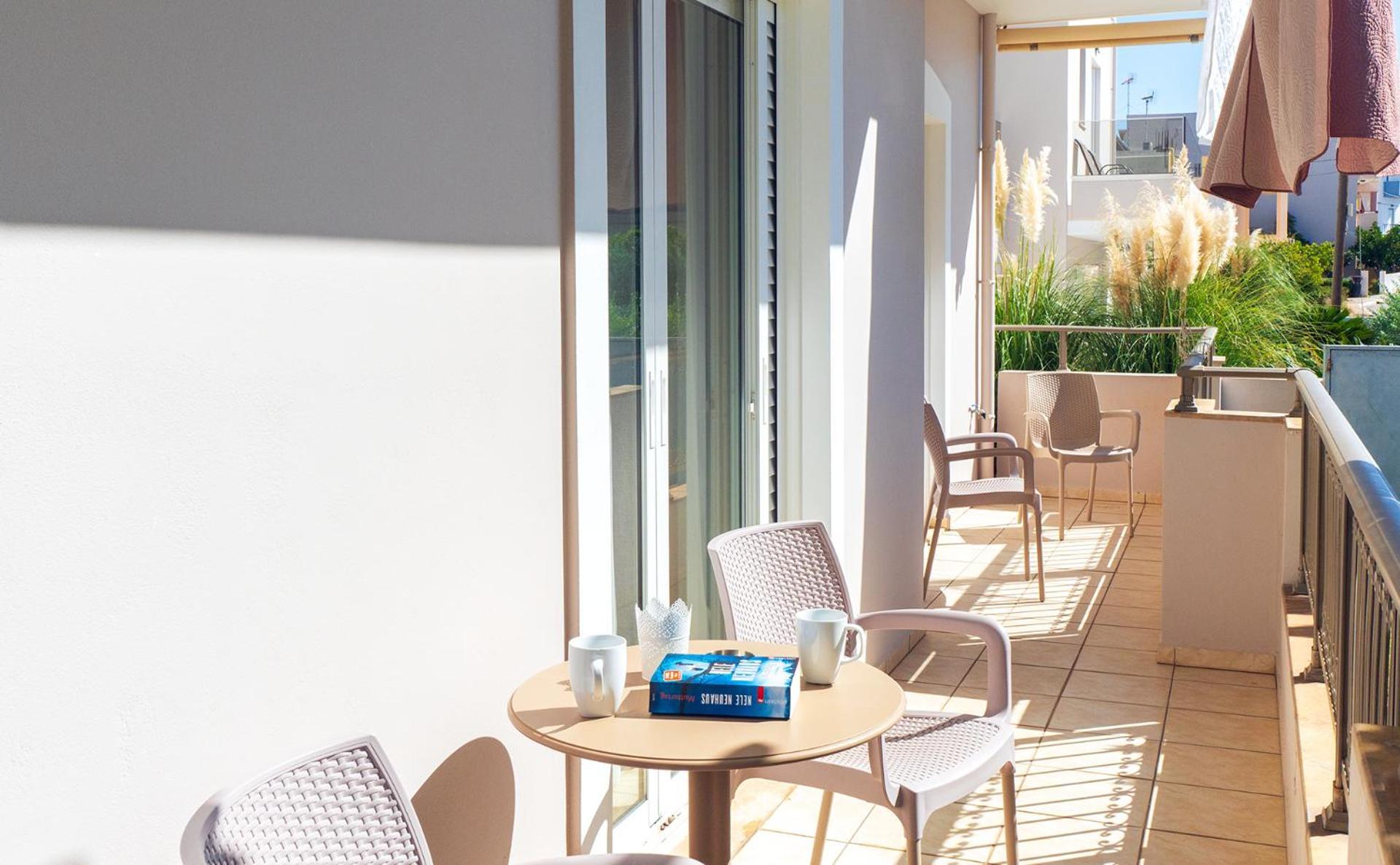 Vakakis-Me Apartments Palaiochora Bagian luar foto