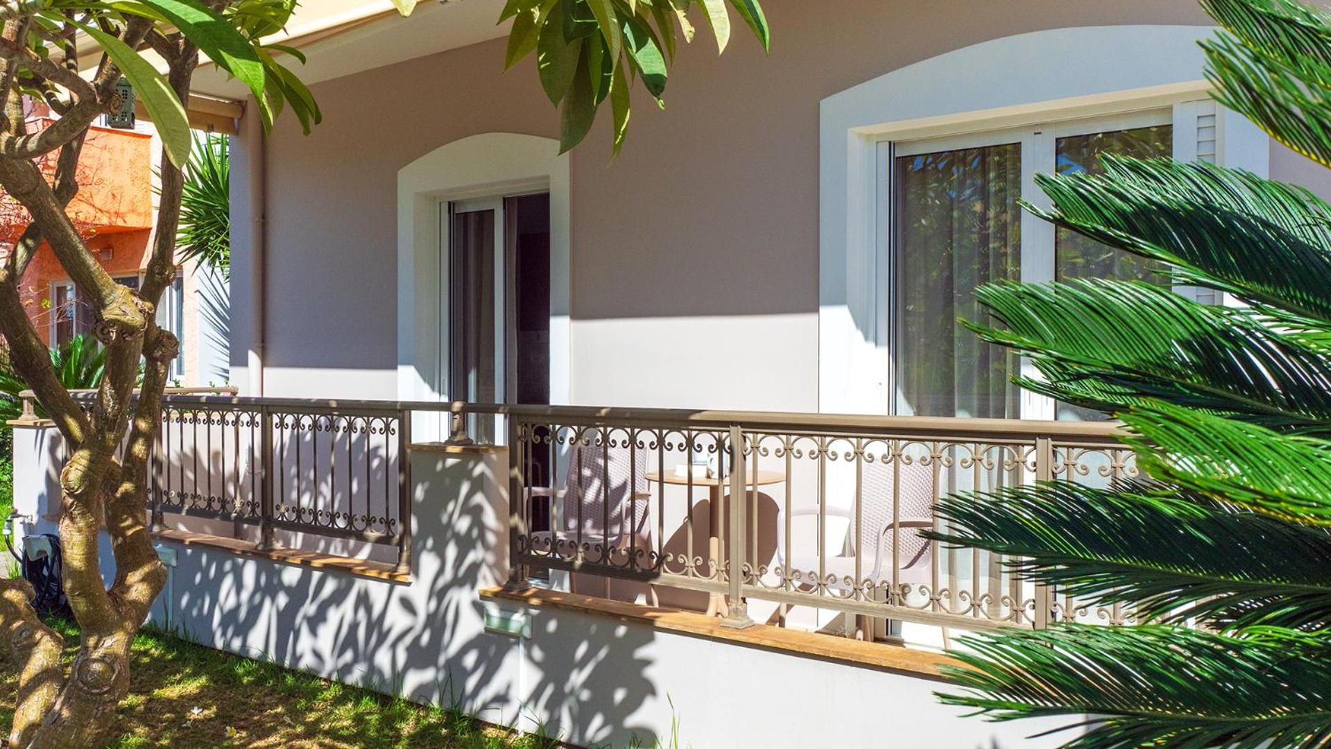 Vakakis-Me Apartments Palaiochora Bagian luar foto