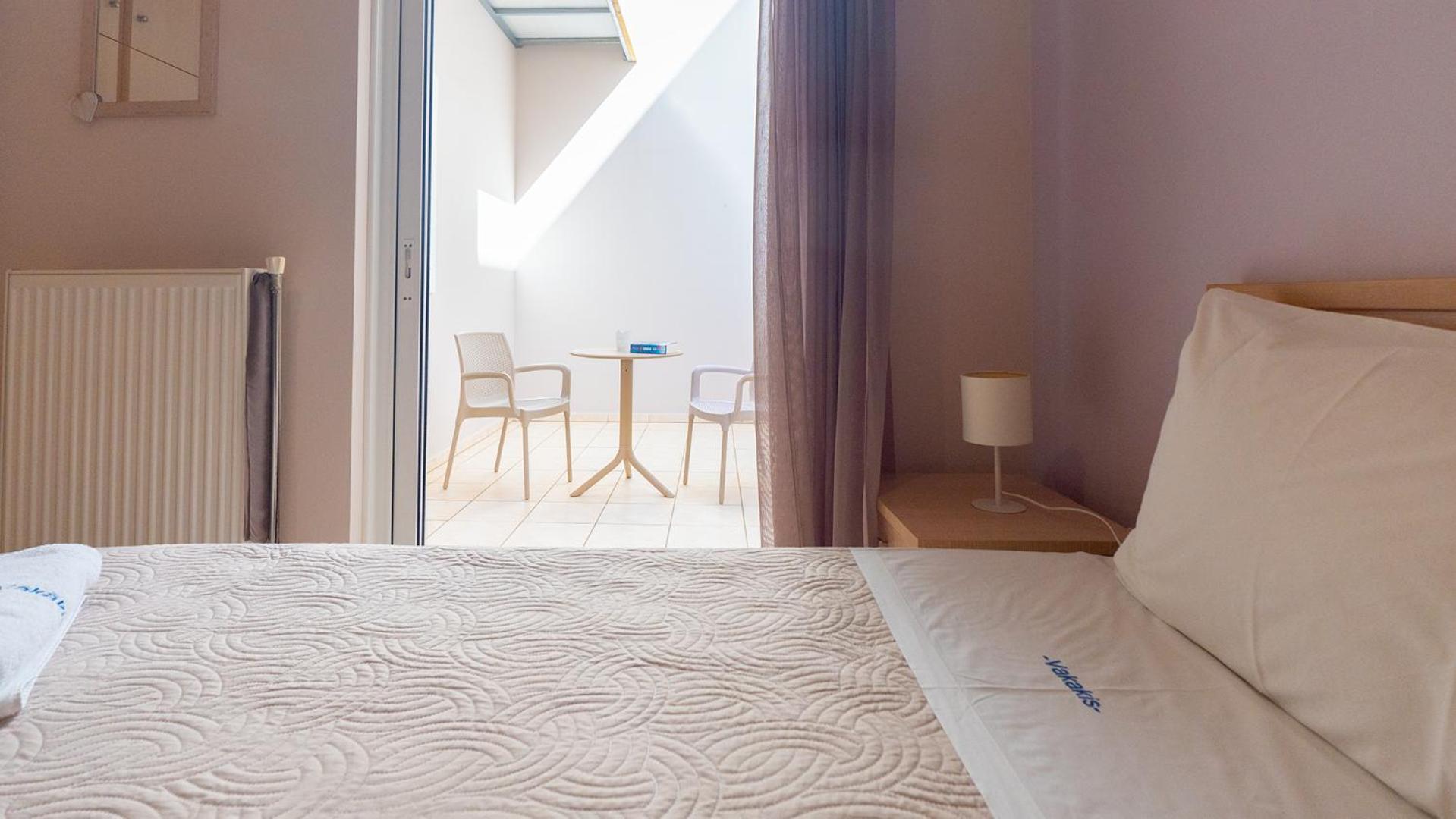 Vakakis-Me Apartments Palaiochora Bagian luar foto