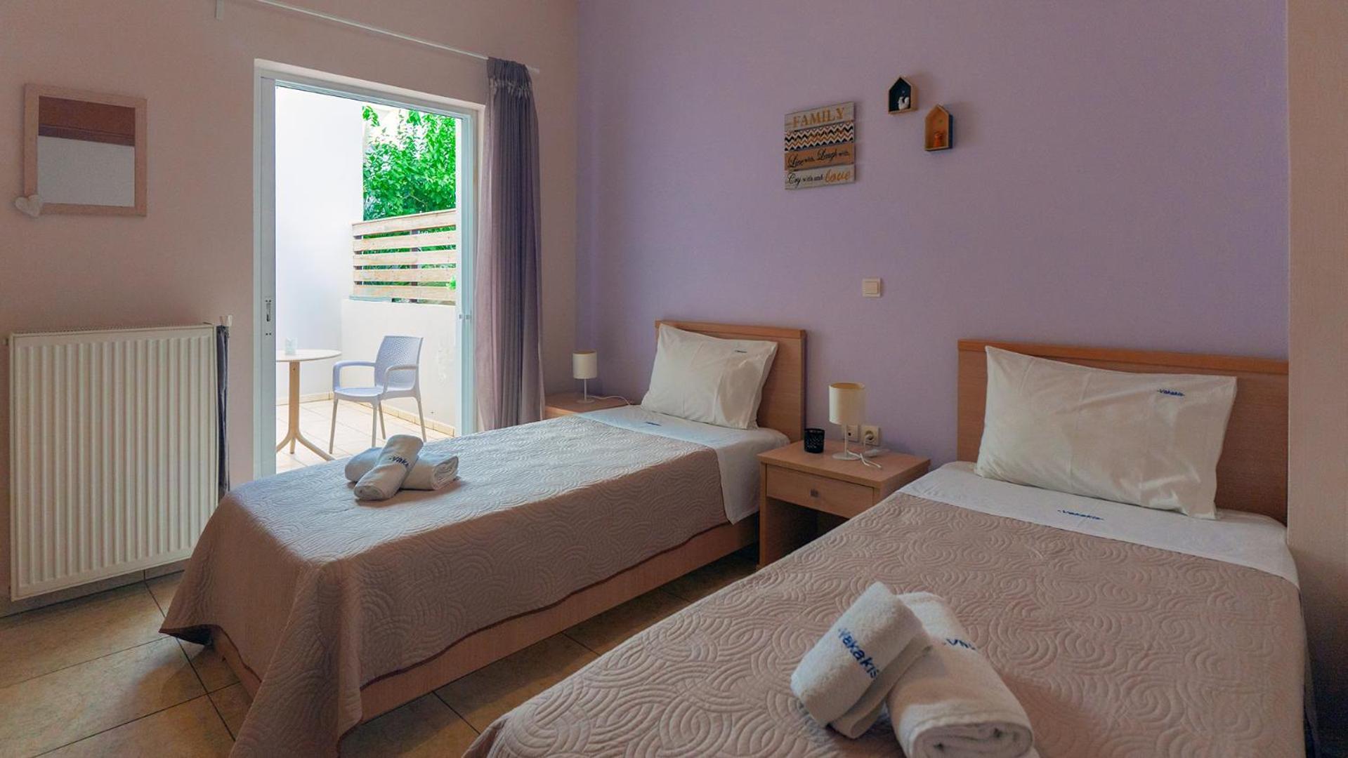 Vakakis-Me Apartments Palaiochora Bagian luar foto