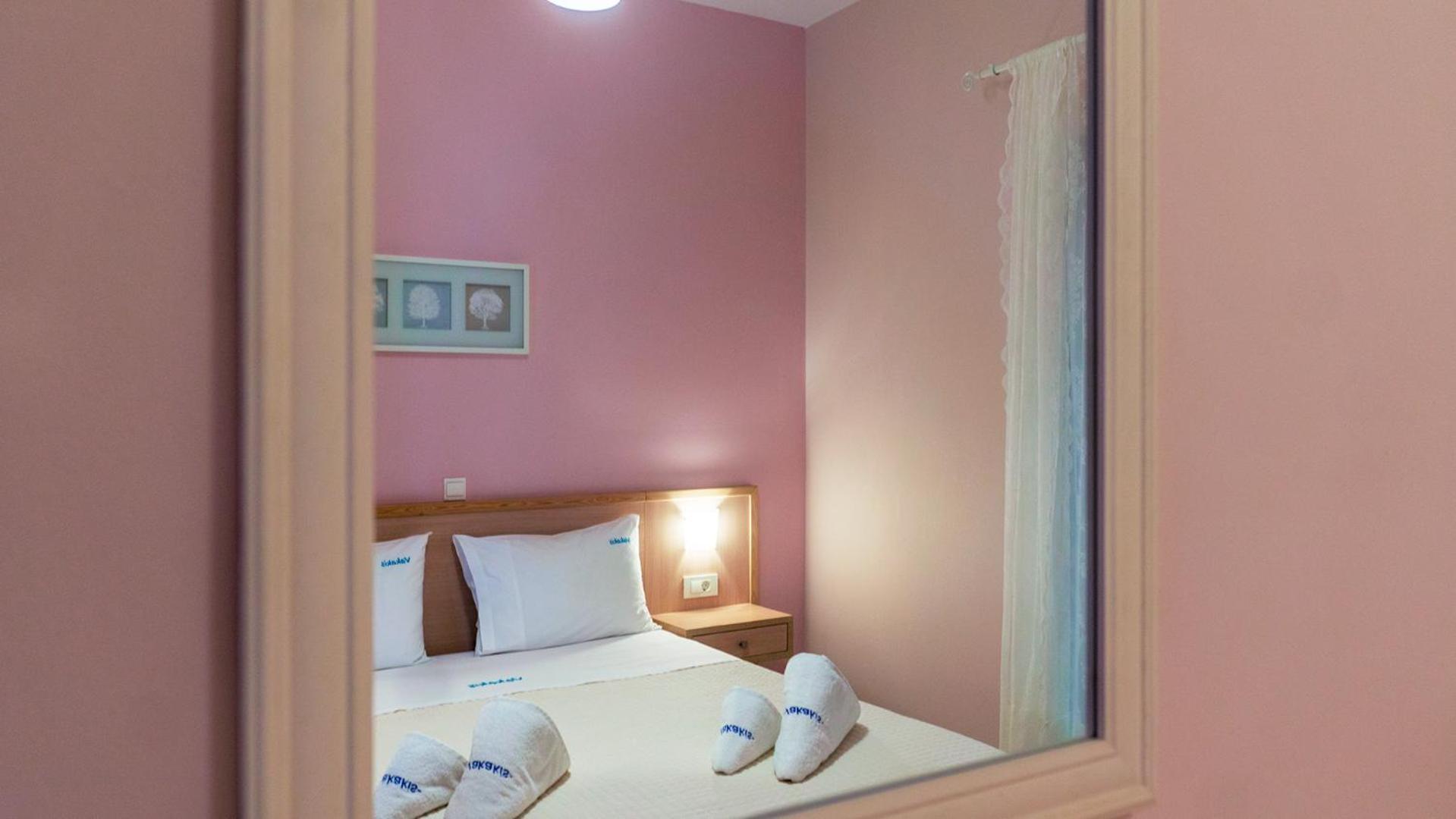 Vakakis-Me Apartments Palaiochora Bagian luar foto