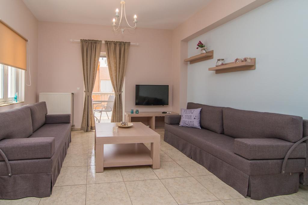 Vakakis-Me Apartments Palaiochora Bagian luar foto